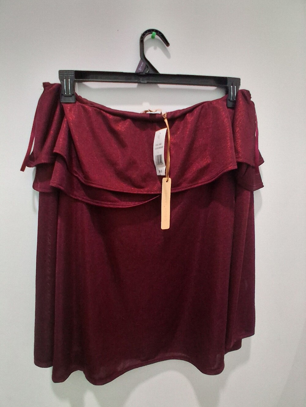 Gibson & Latimer Metallic Wine Ruffle Off-Shoulder Top New With Tags L